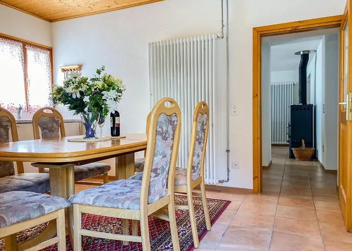 Della Posta Cervo Giardino By Interhome Rossa